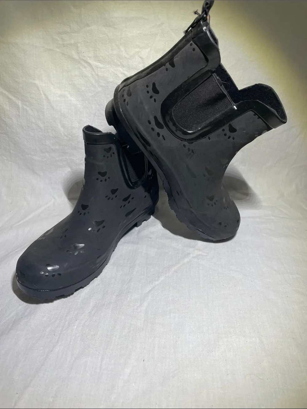 NEW PENNYSUE Women’s Chelsea Ankle Rain Boots Paw Print Gray/Black Size 6.5 / 7